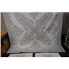 Image 4 : Hawaiian Floral Quilt 98" x 100" w/ 2 Matching Pillowcases