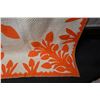 Image 18 : Orange Hawaiian Floral Quilt 93" x 90"