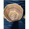 Image 11 : LONGABERGER MAPLEWOOD BASKETS