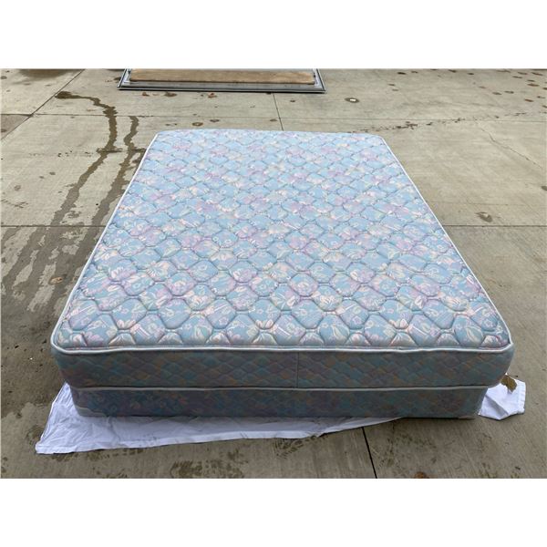 CLASSIC COMFORT QUEEN SIZED BOXSPRING AND MATTRESS