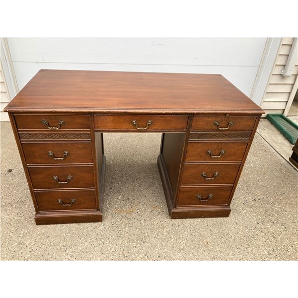 GEORGIAN/VICTORIAN STYLE MAHOGANY KNEEHOLE DESK