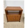 Image 8 : END TABLES, LOT OF 2