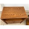 Image 9 : END TABLES, LOT OF 2