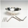 Image 1 : 7pc Vera Wang Serving Bowl with Seafood Utensils