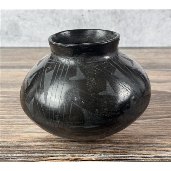 Black on Black Mata Ortiz Pottery Vase