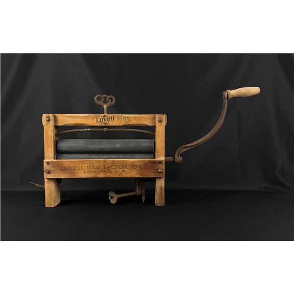 Lovell Manufacturing Clothes Wringer Washer