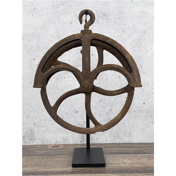 Antique Cast Iron Well Pulley