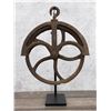 Image 1 : Antique Cast Iron Well Pulley