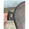 Image 5 : Antique No 8P Cast Iron Oval Griddle