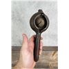 Image 5 : Arcade Cast Iron Bartender Lemon Lime Squeezer