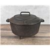 Image 4 : Volcano No 12 Cast Iron Dutch Oven
