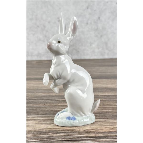 Lladro Porcelain 5886 Hippity Hop Bunny Figurine