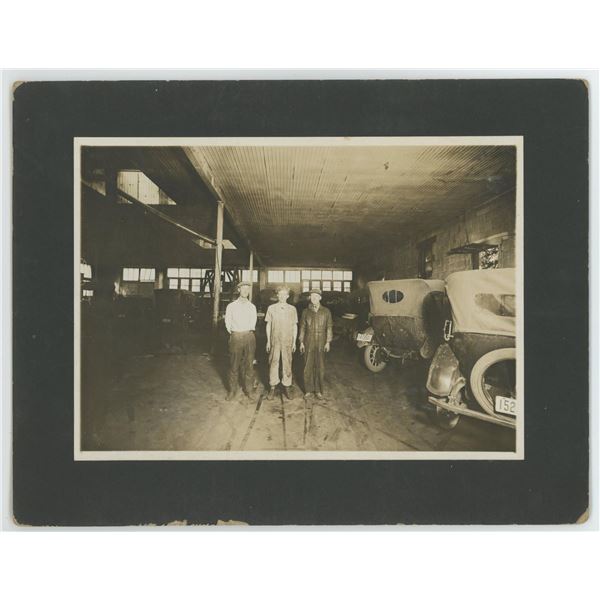 Occupational Automobile Garage Workers Photo