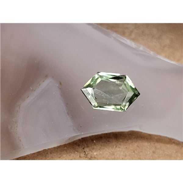 1.58 CT Montana Sapphire — Polychromatic Pentagonal Light