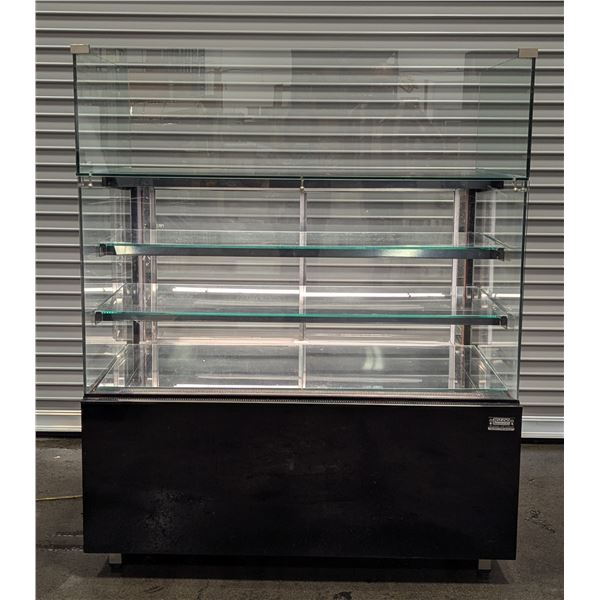 Igloo CURP4 52" Refrigerated Pastry Case W/Glass Sneeze Guard