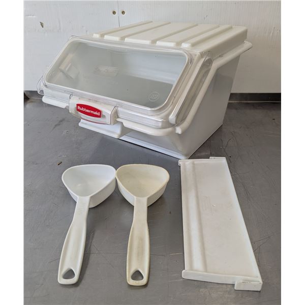 Rubbermaid 2.6 Gallon Ingredient Bin W/Sliding Lid & Scoops