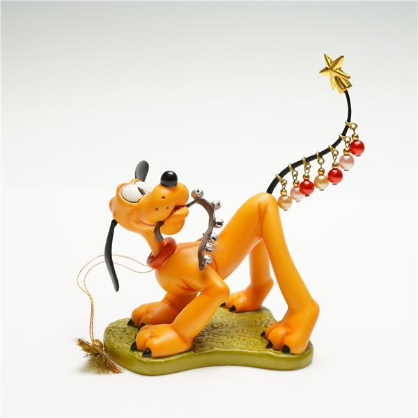Walt Disney Classics Ornament Figure, Pluto Helps