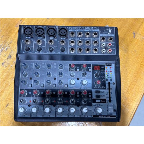 TABLE DE MIXAGE BEHRINGER XENYX 1202fx