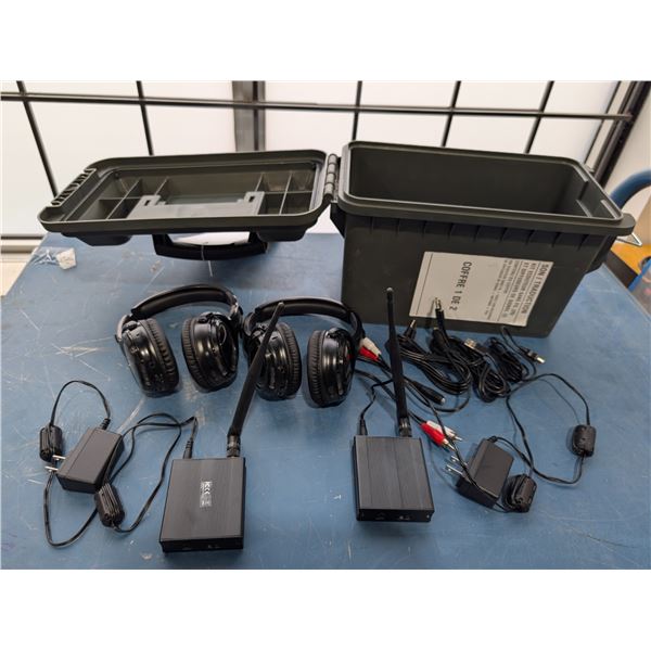 COFFRE AVEC 2 CASQUES SANS-FIL ET 2 ÉMETTEUR