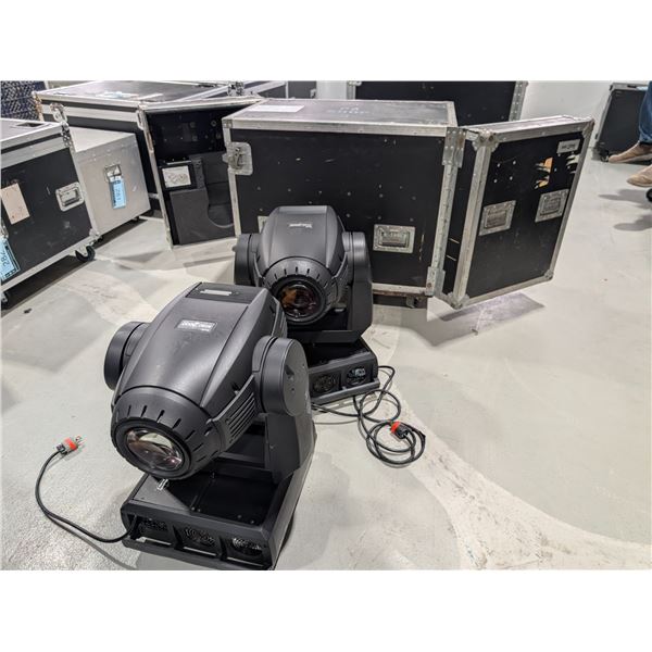 LOT: 2 PROJECTEURS ROBOTISÉS MARTIN MAC 2000 A/ROADCASE 47"x23"x30"
