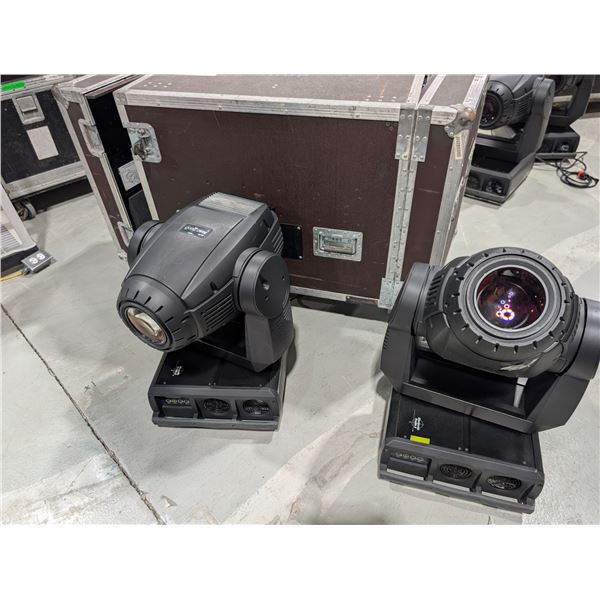 LOT: 2 PROJECTEURS ROBOTISÉS MARTIN MAC 2000 A/ROADCASE 47"x23"x30"