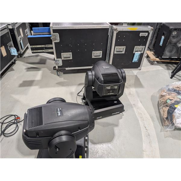 LOT: 2 PROJECTEURS ROBOTISÉS MARTIN MAC 2000 A/ROADCASE 47"x23"x30"