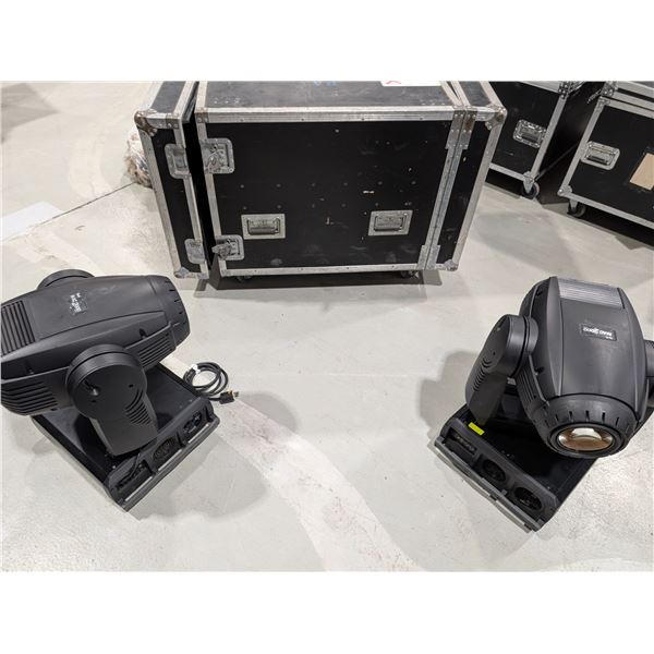 LOT: 2 PROJECTEURS ROBOTISÉS MARTIN MAC 2000 A/ROADCASE 47"x23"x30"