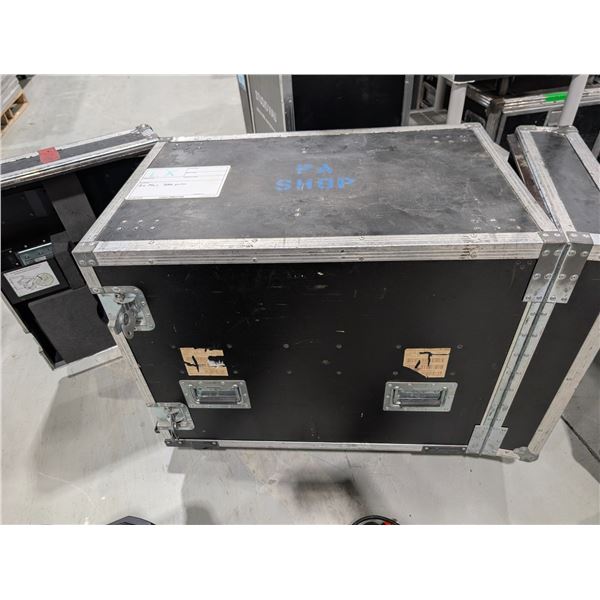 LOT: 2 PROJECTEURS ROBOTISÉS MARTIN MAC 2000 A/ROADCASE 47"x23"x30"