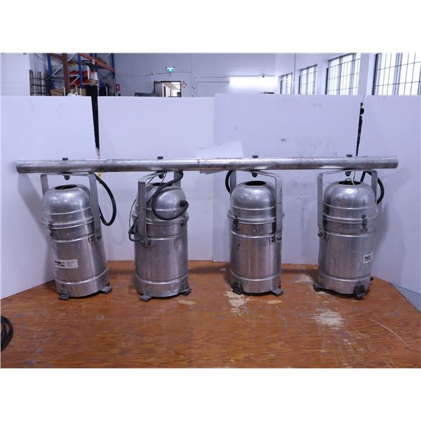 ENS DE 4 LUMINAIRES SUR SUPPORT