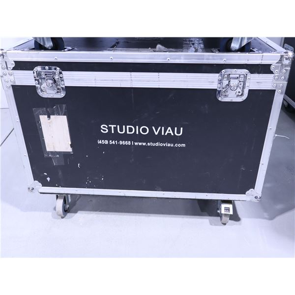 LOT: 10 x PASSES FILS (4ch 36") 20 x LINK DE PASSE FILS ROADCASE 38"x33"x27"