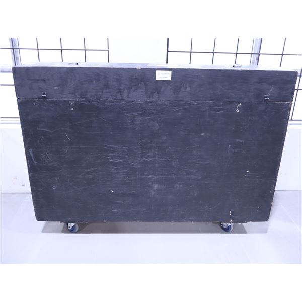 ROADCASE POUR TELEVISEUR 64"x13"x46.5" (VIDE)