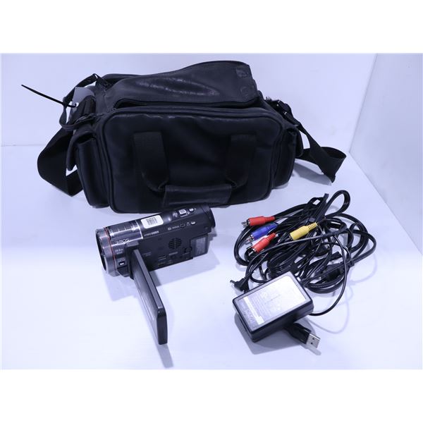 CAMÉSCOPE DIGITALE PANASONIC HC-X900M AVEC ÉTUI DE TRANSPORT ET CABLES