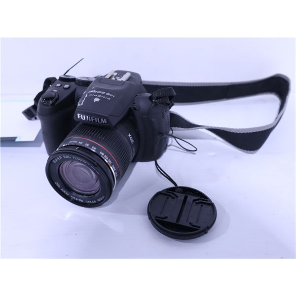 CAMÉRA DIGITALE FUJIFILM FINEPIX HS20 EXR 30x ZOOM SANS CHARGEUR