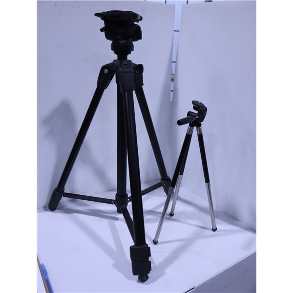 LOT DE 2 TRÉPIEDS POUR CAMERA