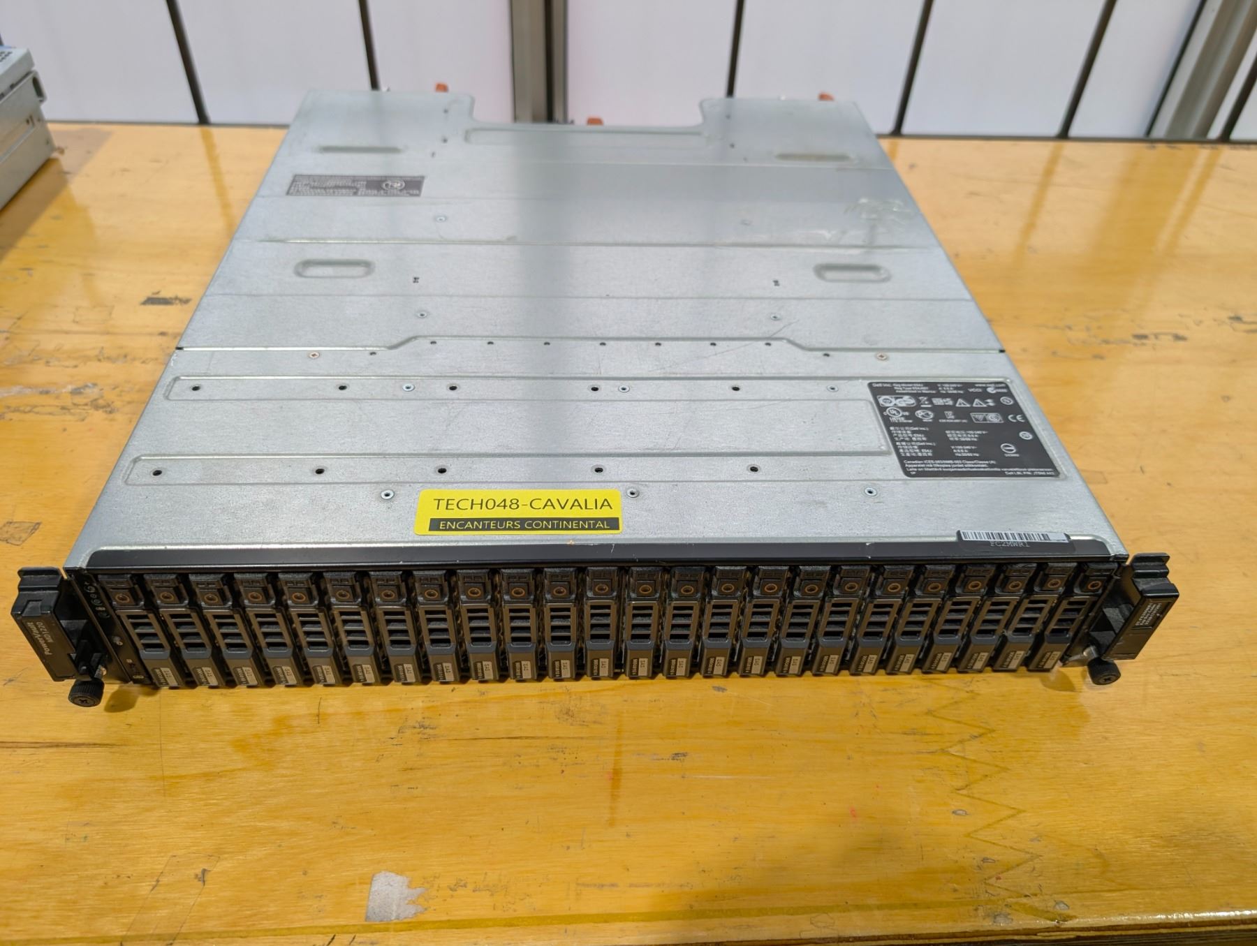 Md1220 Rear DAS DELL PowerVault MD1220 - Continental Auctioneers