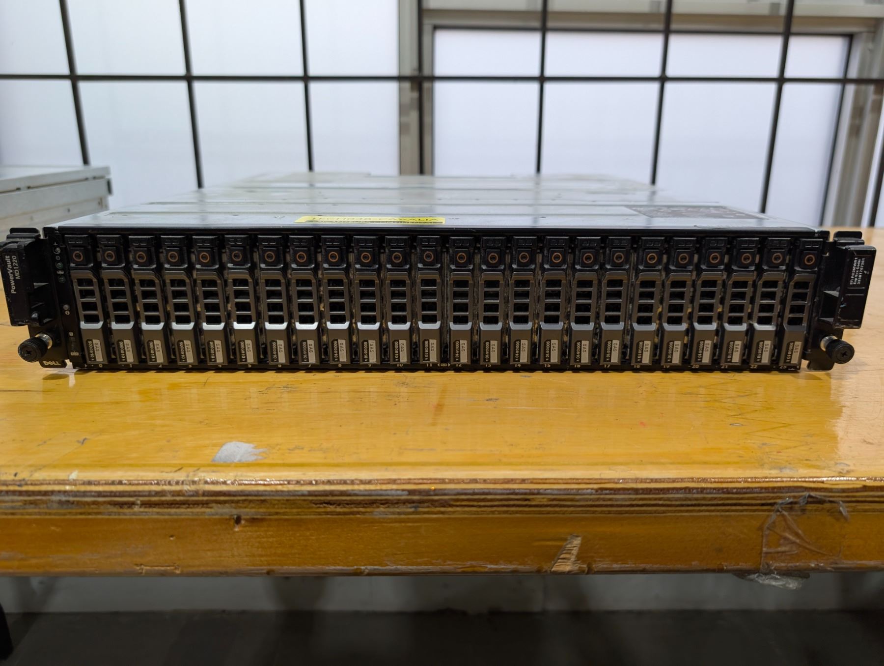 Md1220 Rear DAS DELL PowerVault MD1220 - Continental Auctioneers