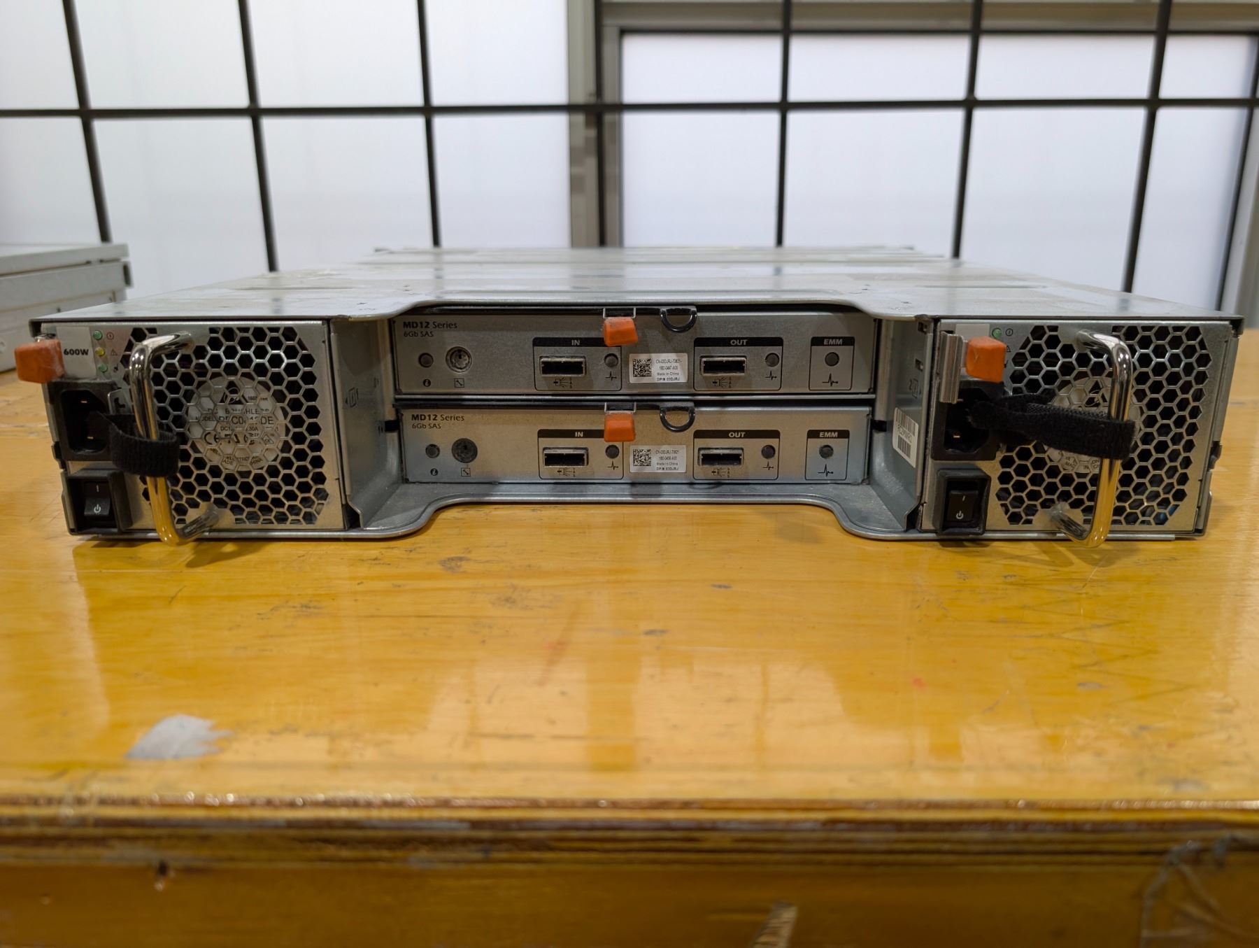Md1220 Rear DAS DELL PowerVault MD1220 - Continental Auctioneers