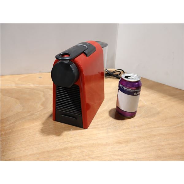 CAFETIÈRE NESSPRESSO ROUGE
