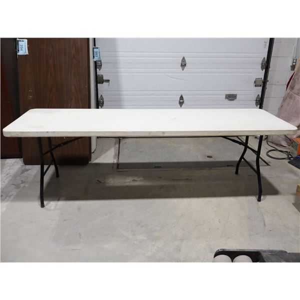 TABLE PLIANT 8' PLASTIQUE
