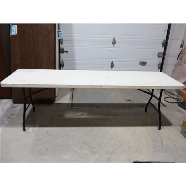 TABLE PLIANT 8' PLASTIQUE