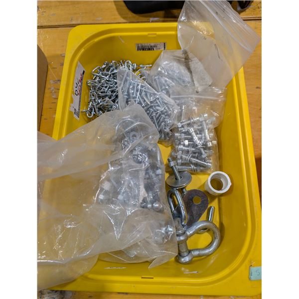 LOT DE FIXATIONS ET CHAÎNES ASSORTIES