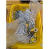 Image 1 : LOT DE FIXATIONS ET CHAÎNES ASSORTIES