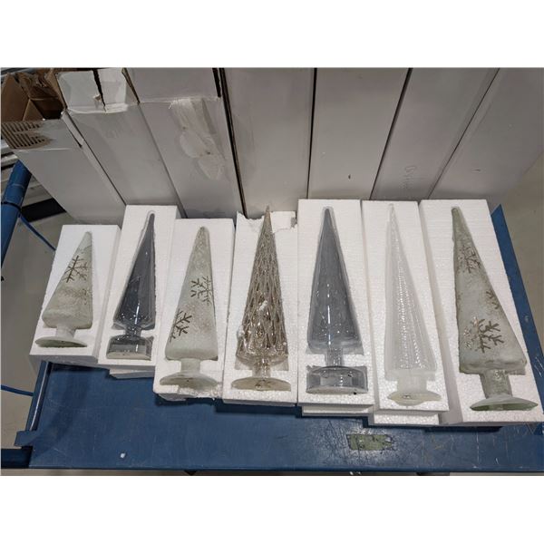 LOT DE 7 SAPINS DE NOËL DÉCORATIFS À DEL