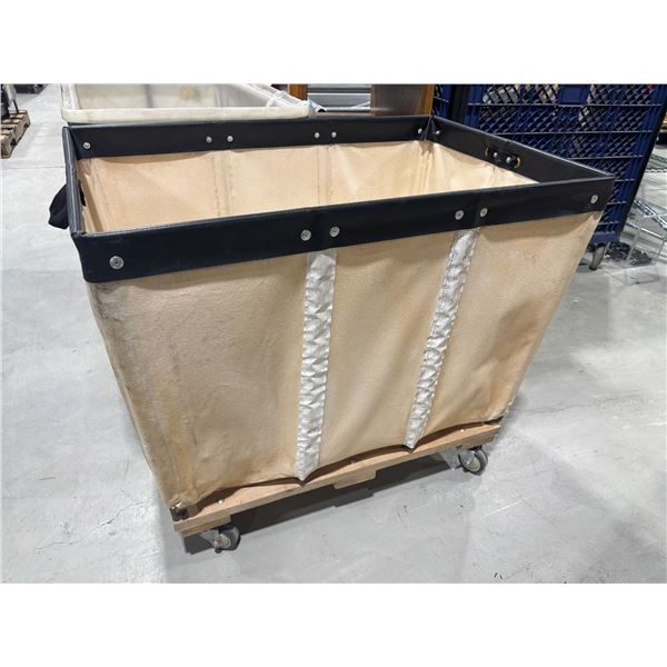 CHARIOT À LINGE MOBILE 36"x24"x32"