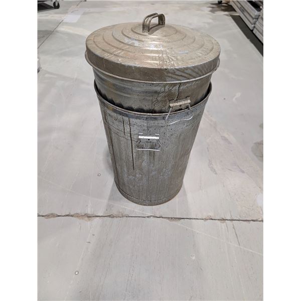 LOT DE 2 POUBELLES EN METAL RONDE 18"dx23.5"