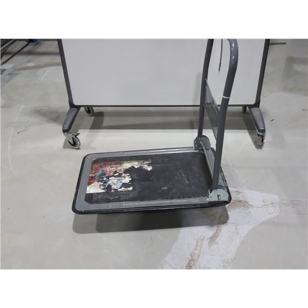 CAMION À PLATEFORME PLIABLE "PACK-N-ROLL"