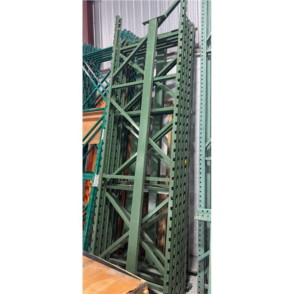 SECTIONS DE RACKING COMPRENANT: 6 UPRIGHTS (11'x42 ) & 12 BARS (11'x4-1/2 )