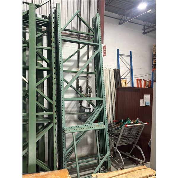 SECTIONS DE RACKING COMPRENANT: 3 UPRIGHTS (12'x42 ) & 16 BARS (102 x2-1/2 )