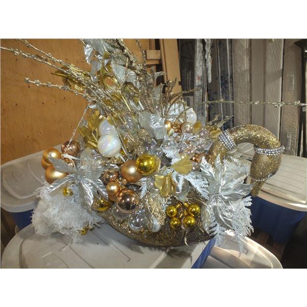 Tote Of Christmas Decorations (Ni)