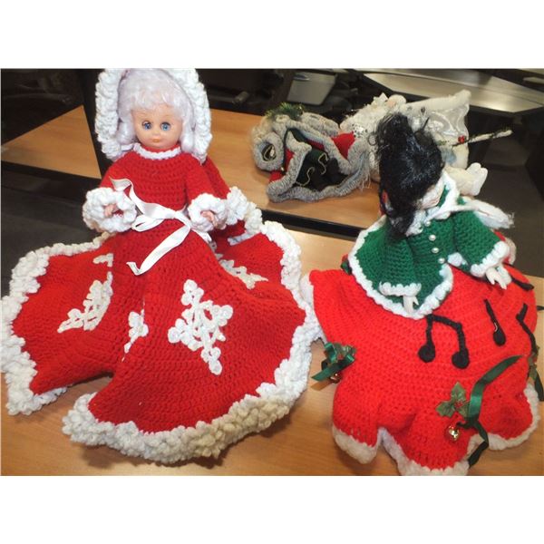 4 Christmas Dolls & 1 Sleigh